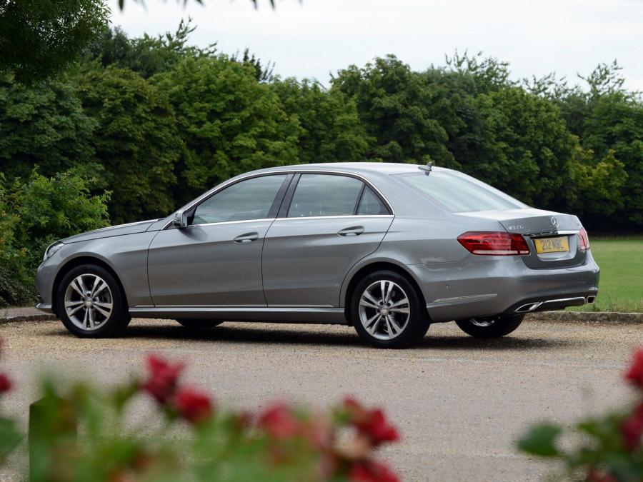  Mercedes-Benz E220 CDI 2013 года  (UK) (фото 14 из 16)